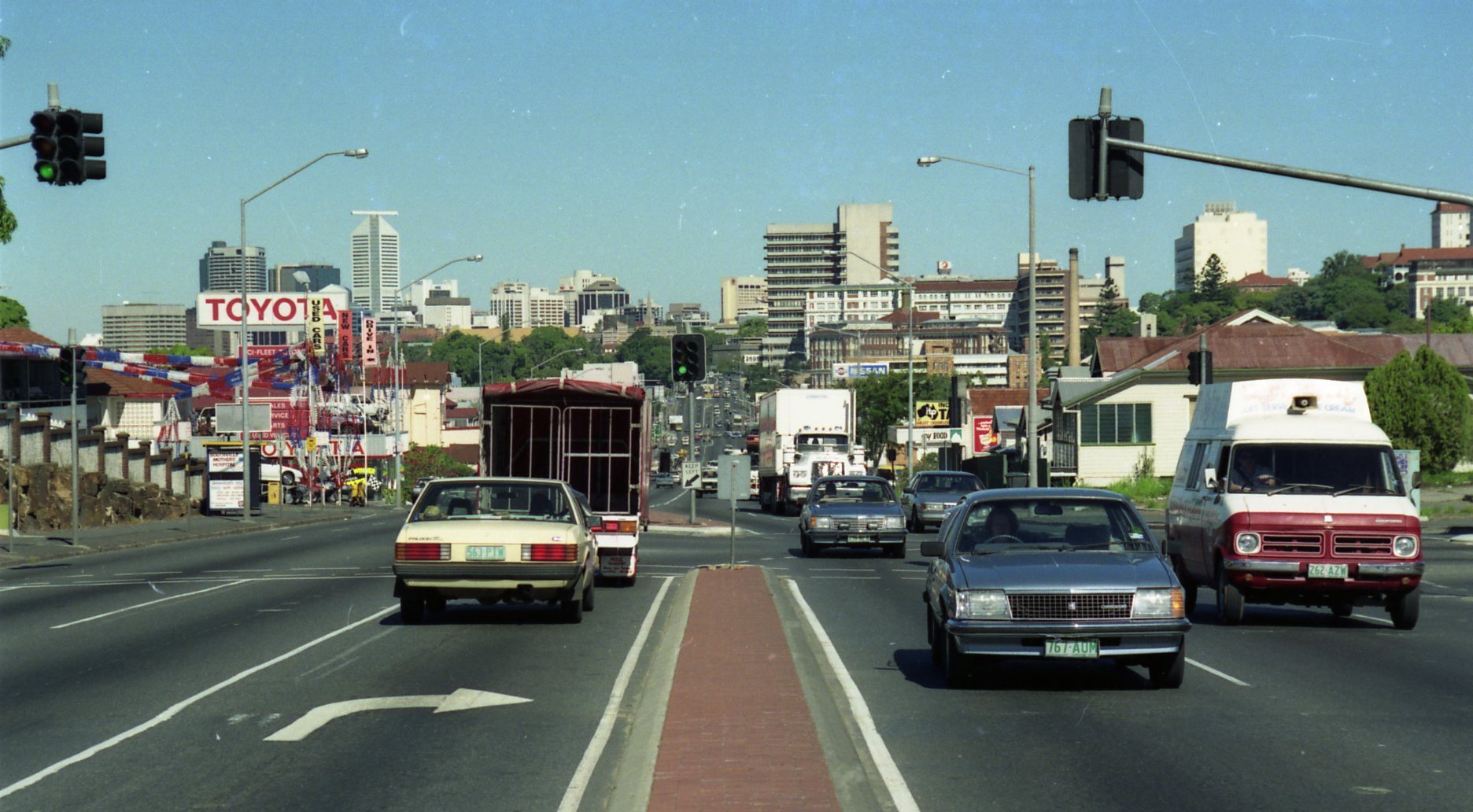 Lutwyche Road inbound from Newmarket Road - Windsor - 1991