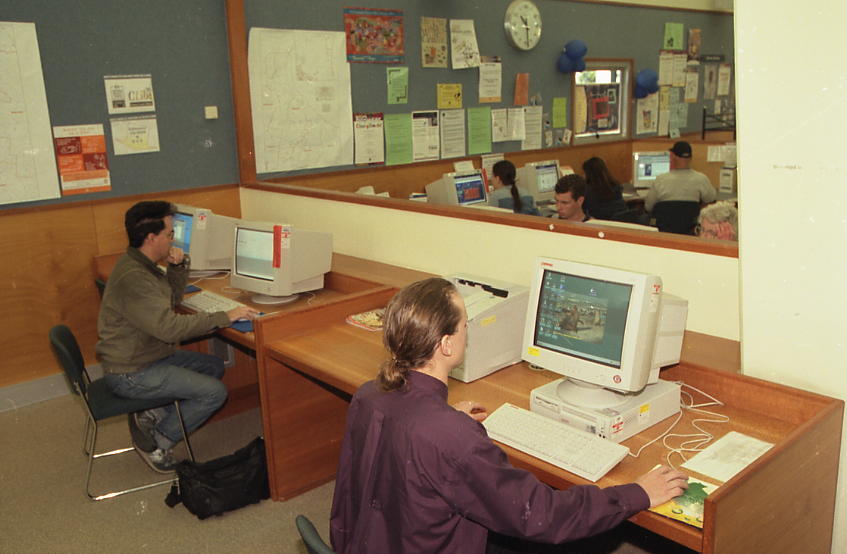 Chermside Library - Internet Computers - 2000