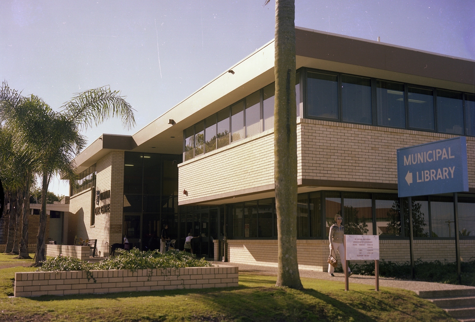 Wynnum Library from Charlotte Street - 1978