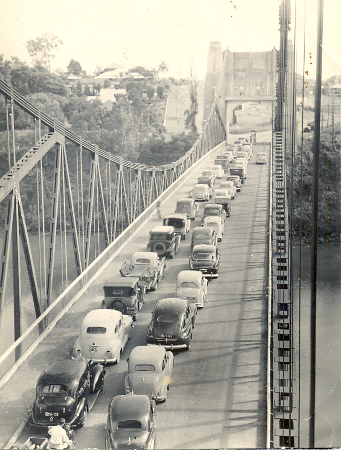 Walter Taylor Bridge|Cars crossing on Opening Day 1936