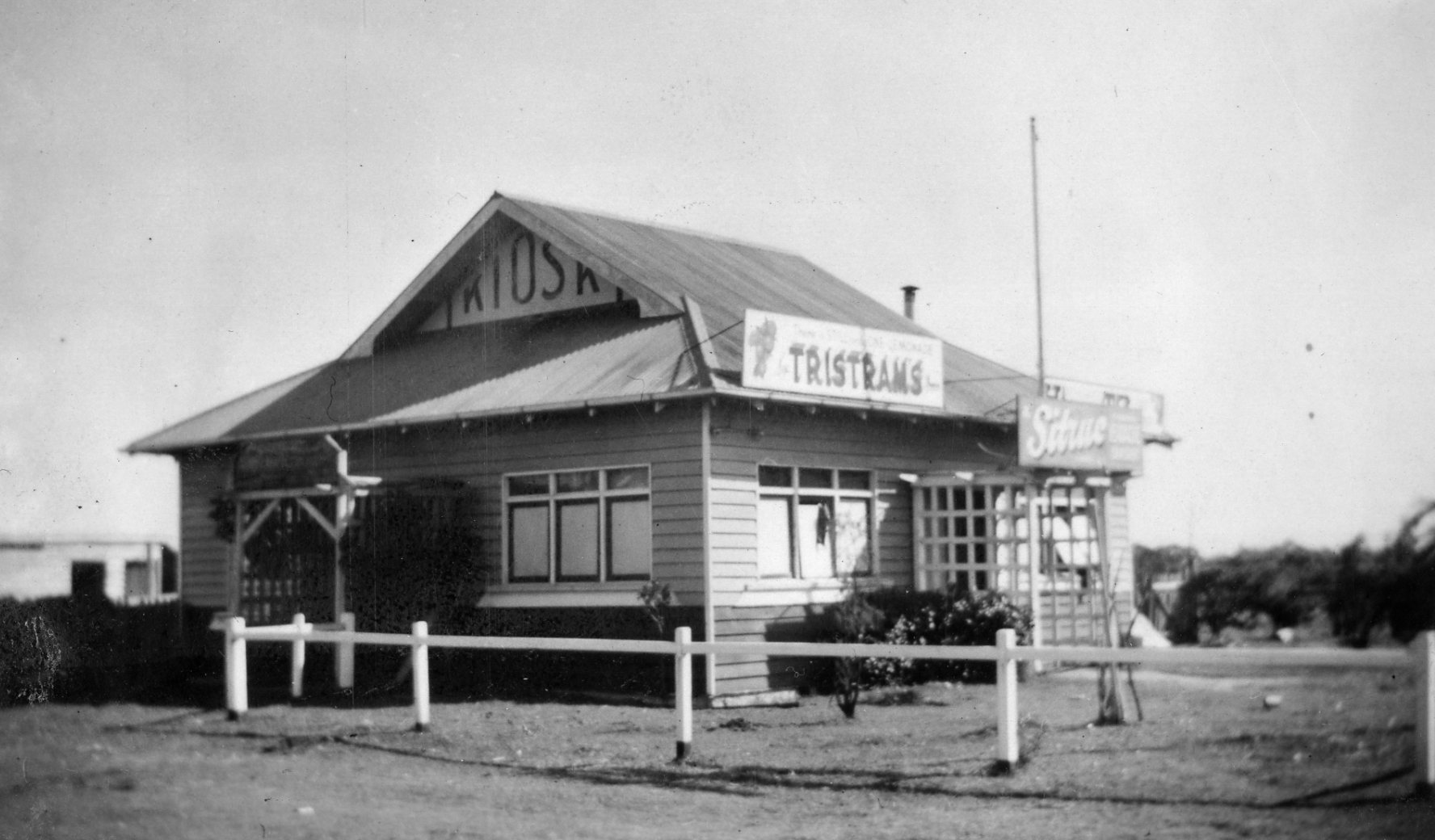 Nudgee Beach Kiosk - 1942