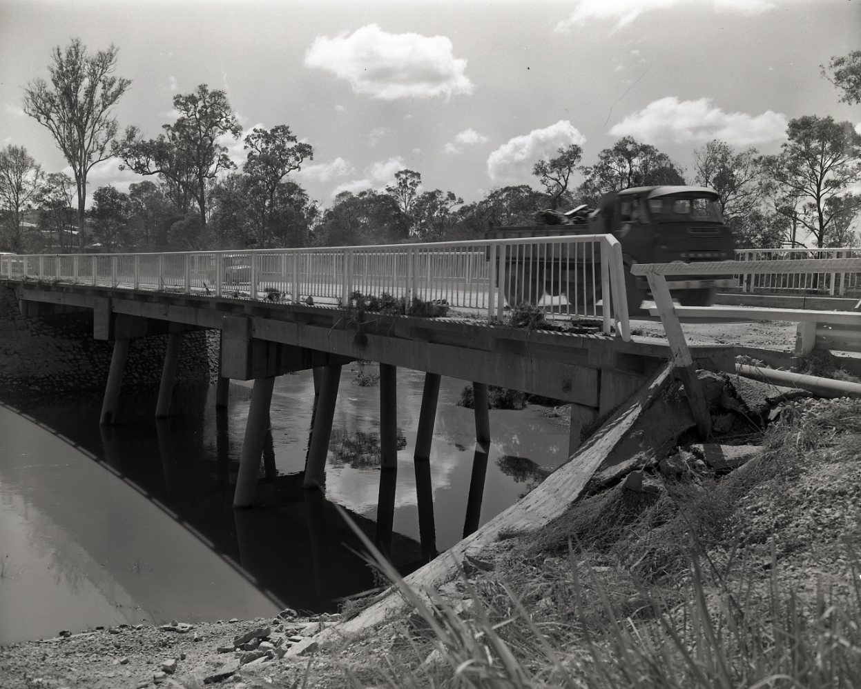 Flood Damage to Oxley Creek Bridge Archerfield c1974