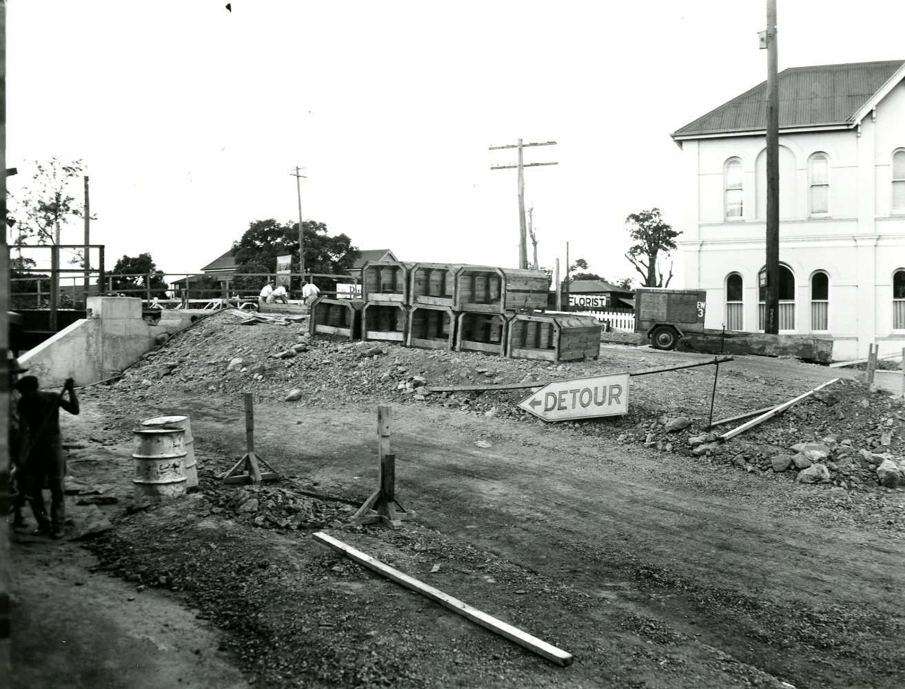 Construction of new railway bridge. - Toowong.