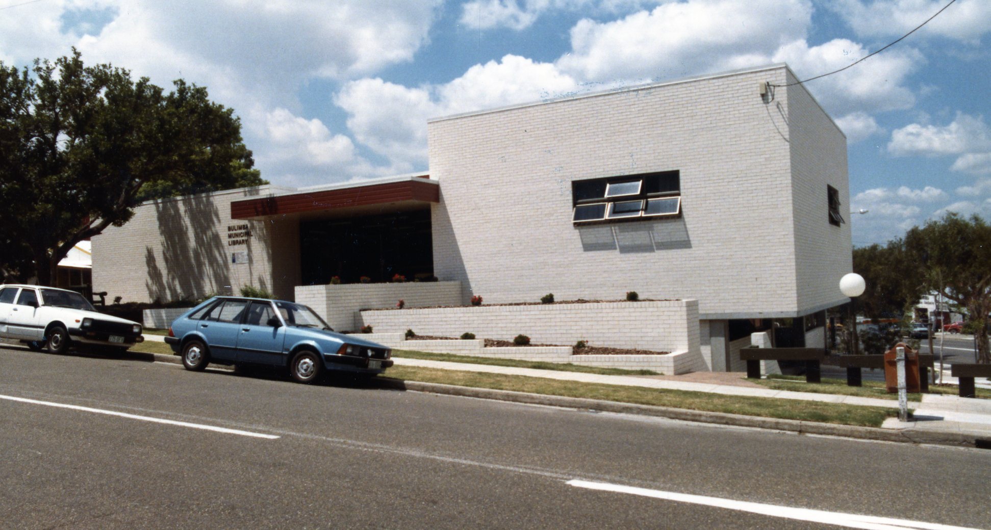 Bulimba Library - Corner Oxford Street and Riding Road - 1986