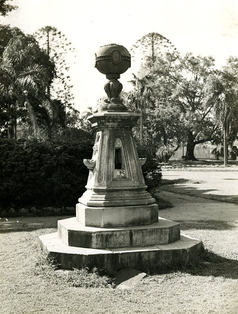 City Botanic Gardens - Walter Hill Fountain.