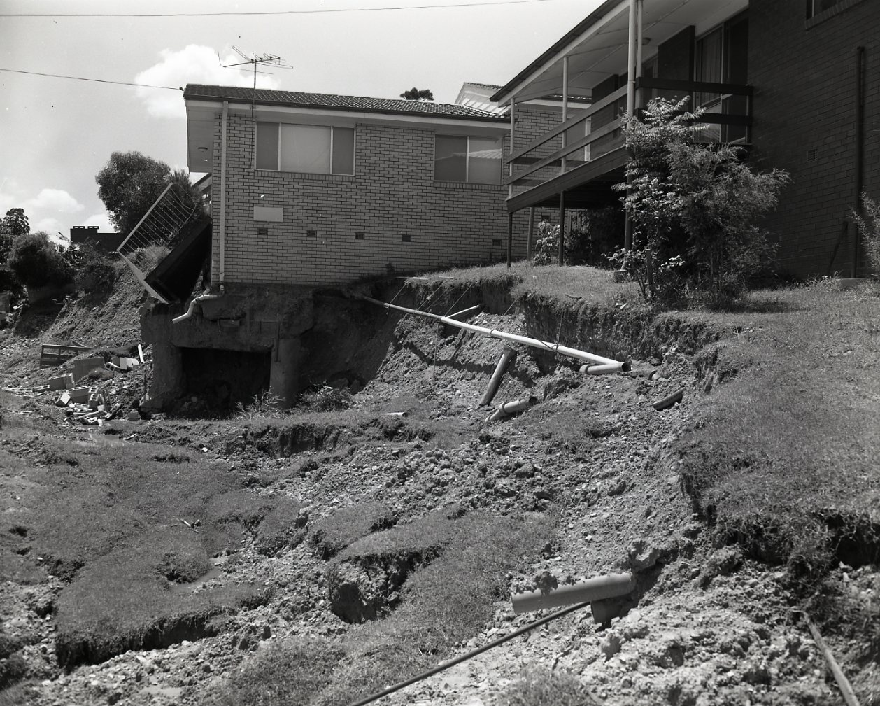 1974 Flood Damage to Houses in Cliveden Avenue - Corinda