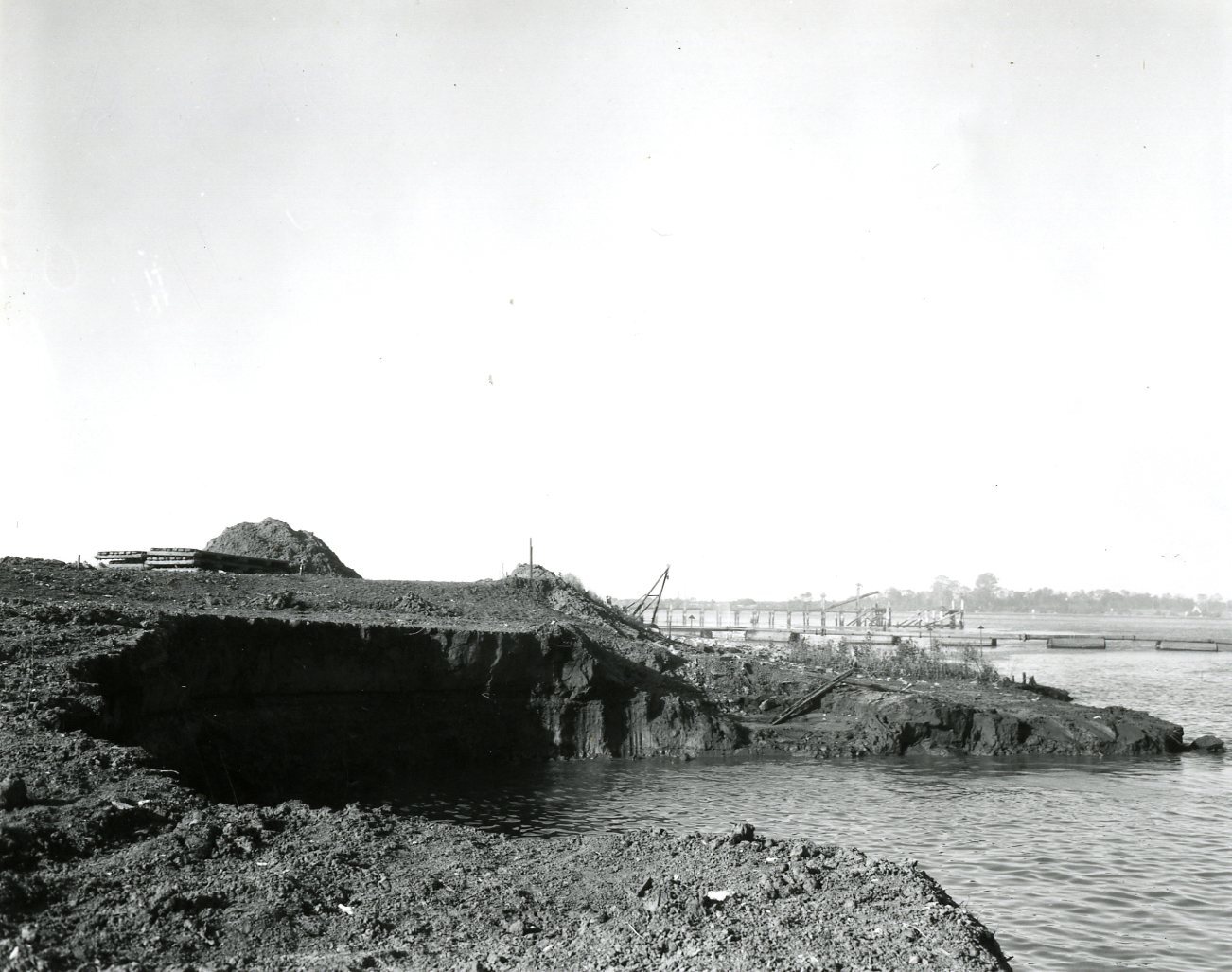 Sir James Holt Vehicular Ferry - Construction of Northern Landing at Holt Street - Eagle Farm.