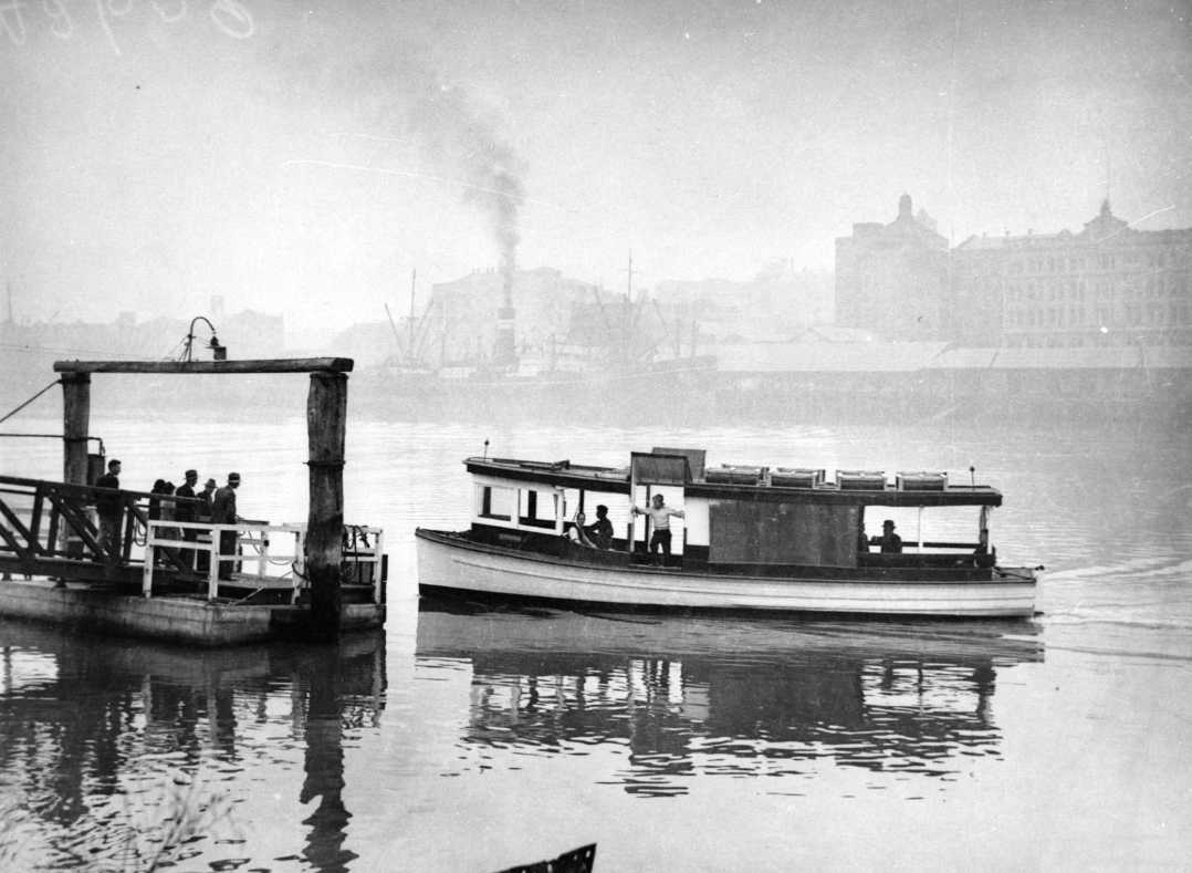 Ferry at Thornton Street Pontoon - Kangaroo Point - 1936