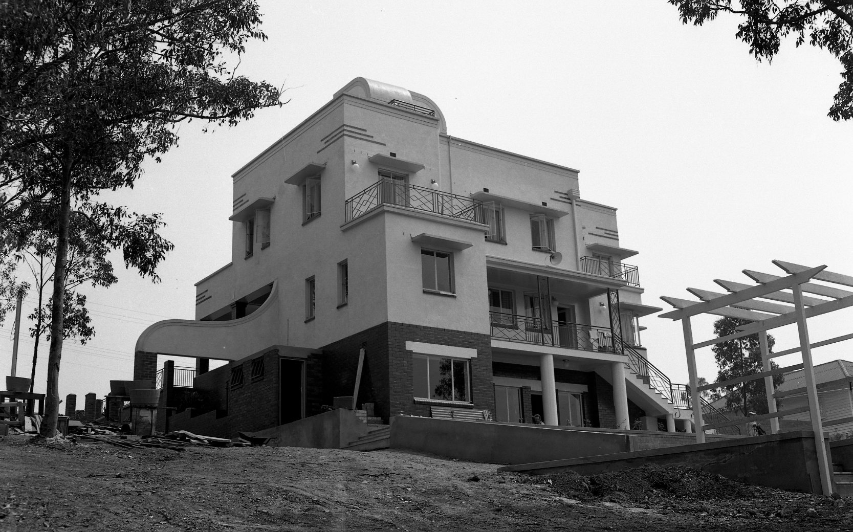 209 Hawken Drive - St Lucia - Art Deco Style House - 1951