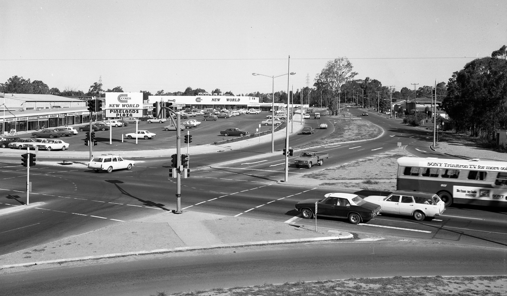 New Traffic Lights at the Intersection of Pinelands Road and Mains Road - Sunnybank Hills 1977
