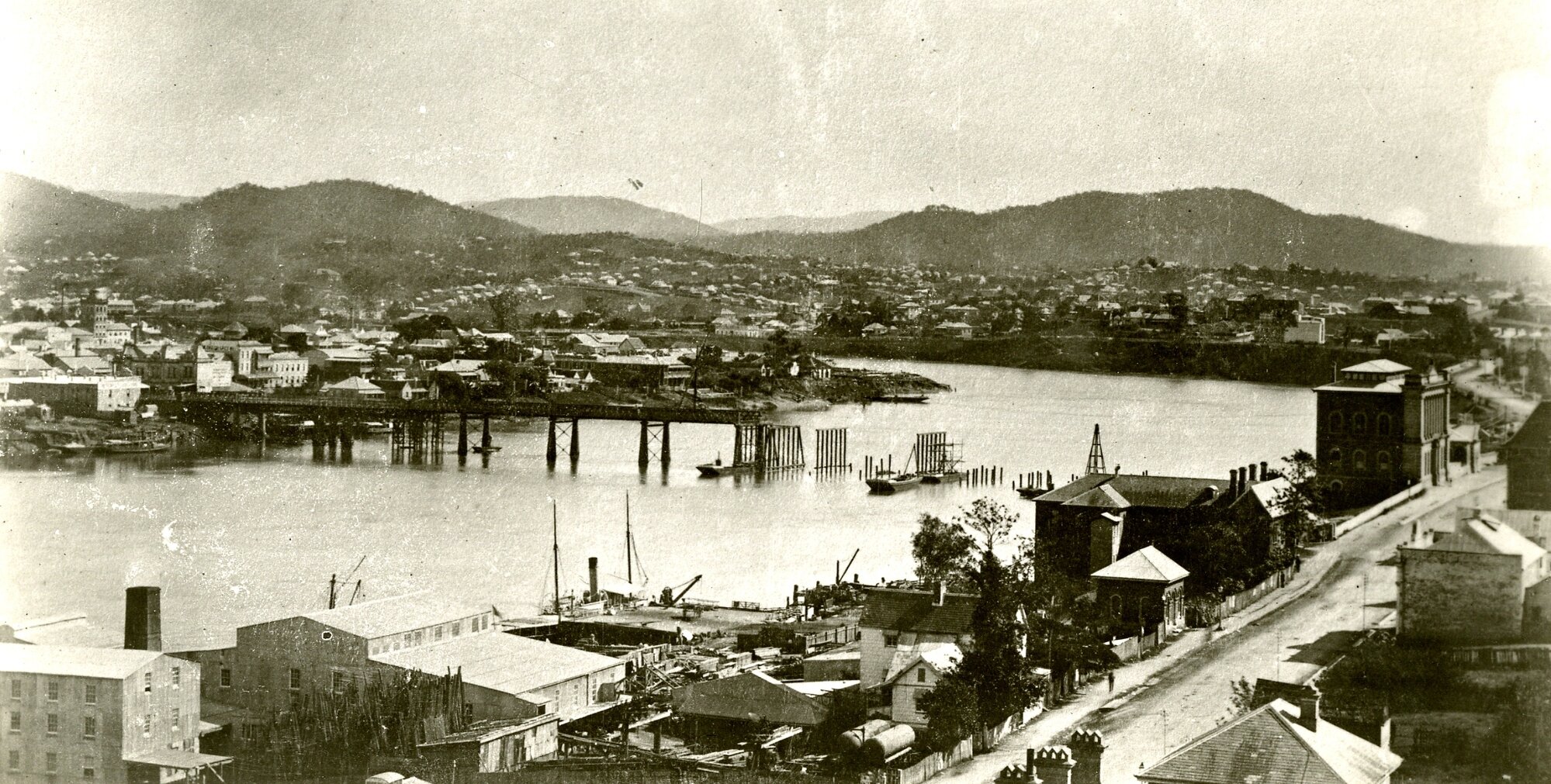 Victoria Bridge - Second temporary Bridge under construction|1893