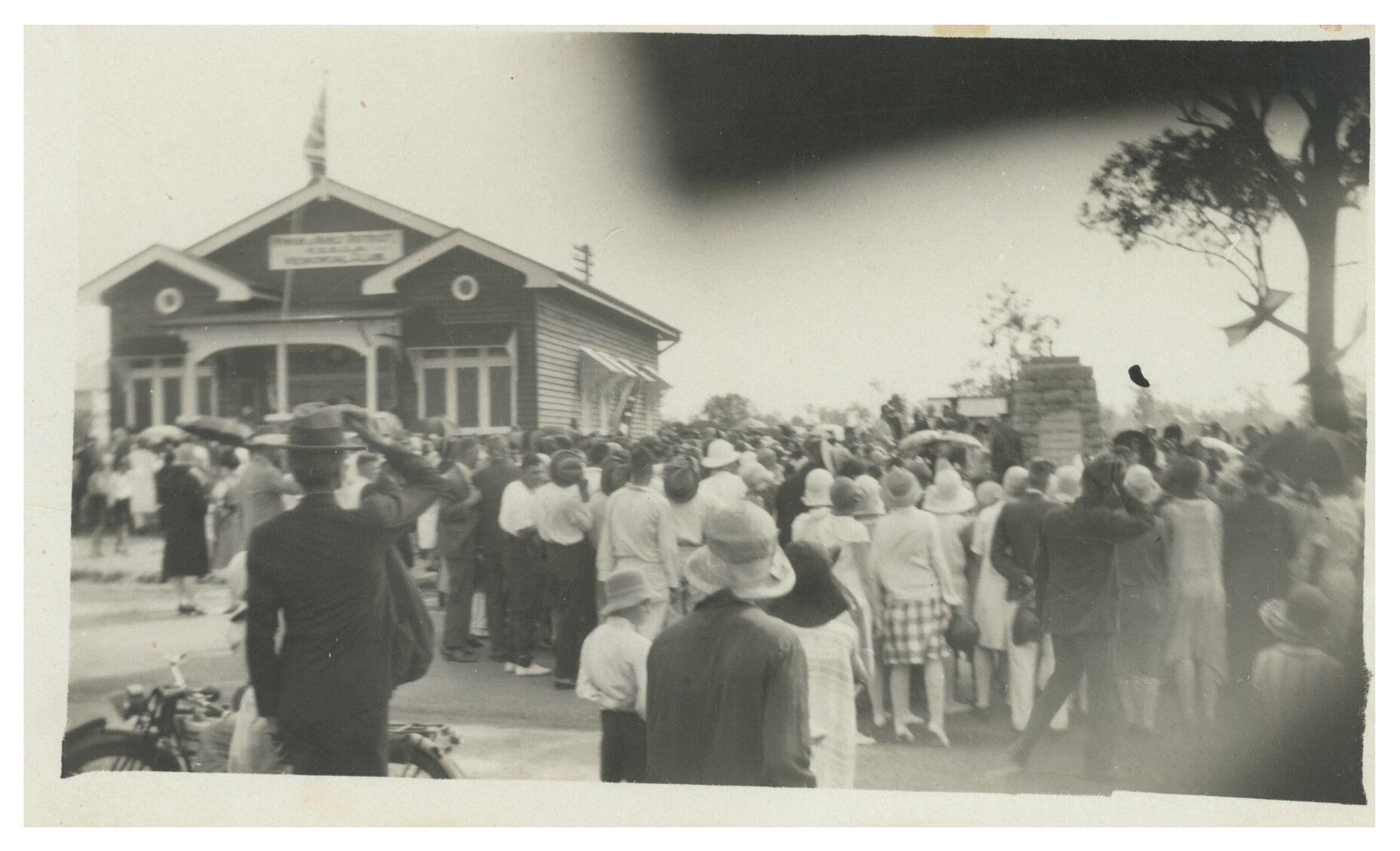 Unveiling of Kitchener Memorial, Wynnum - 1929