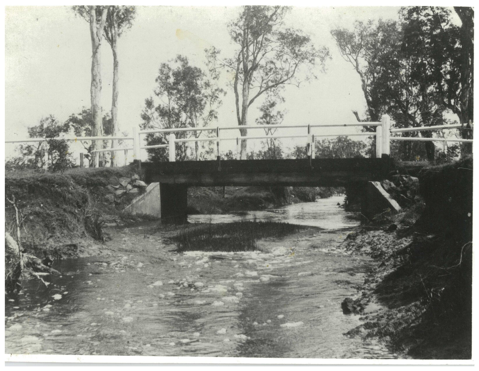 "Black bridge" on Tingal Rd over Wynnum Creek - c1930