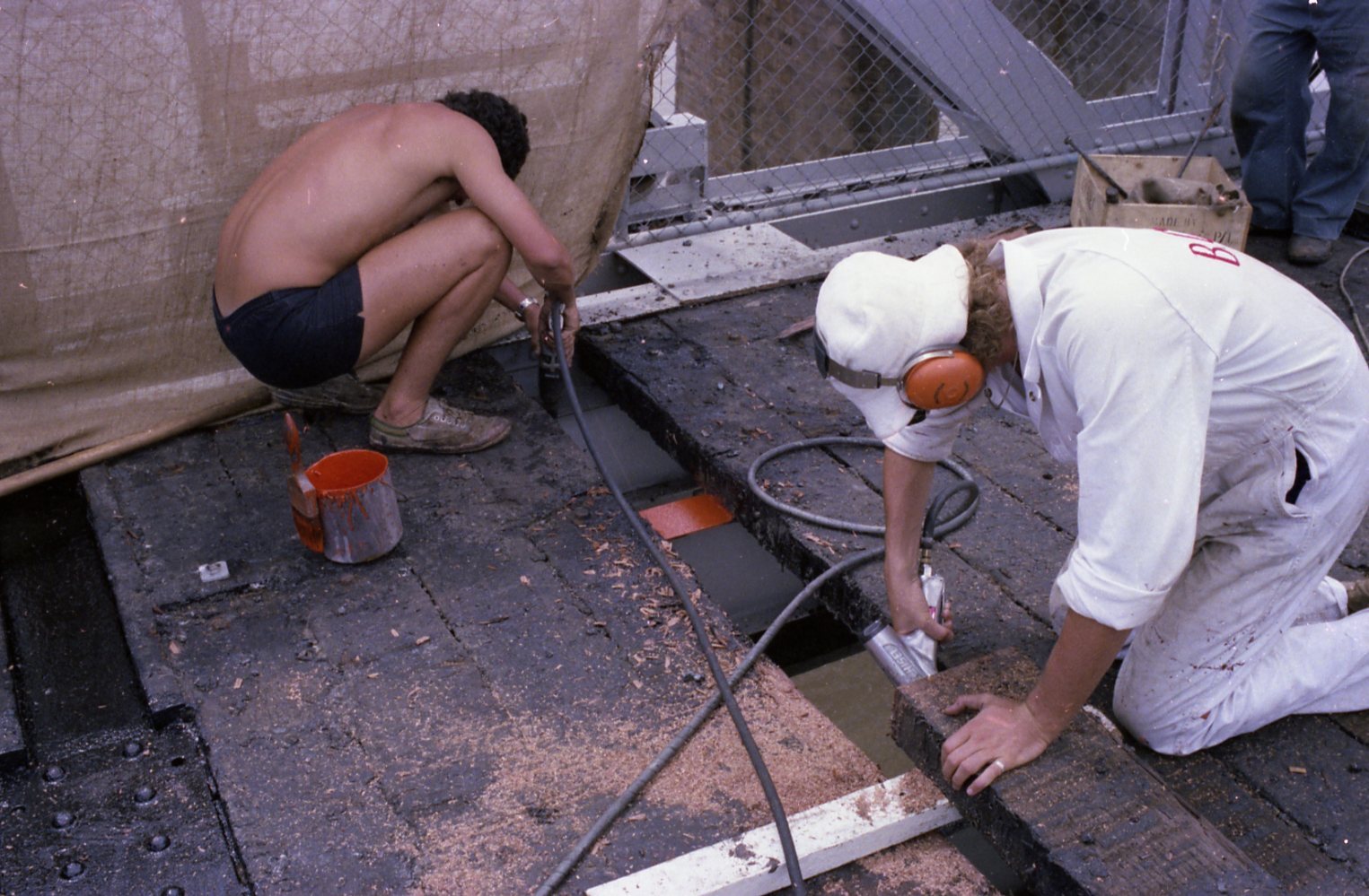 Resurfacing of Walter Taylor Bridge - Indooroopilly. 1981