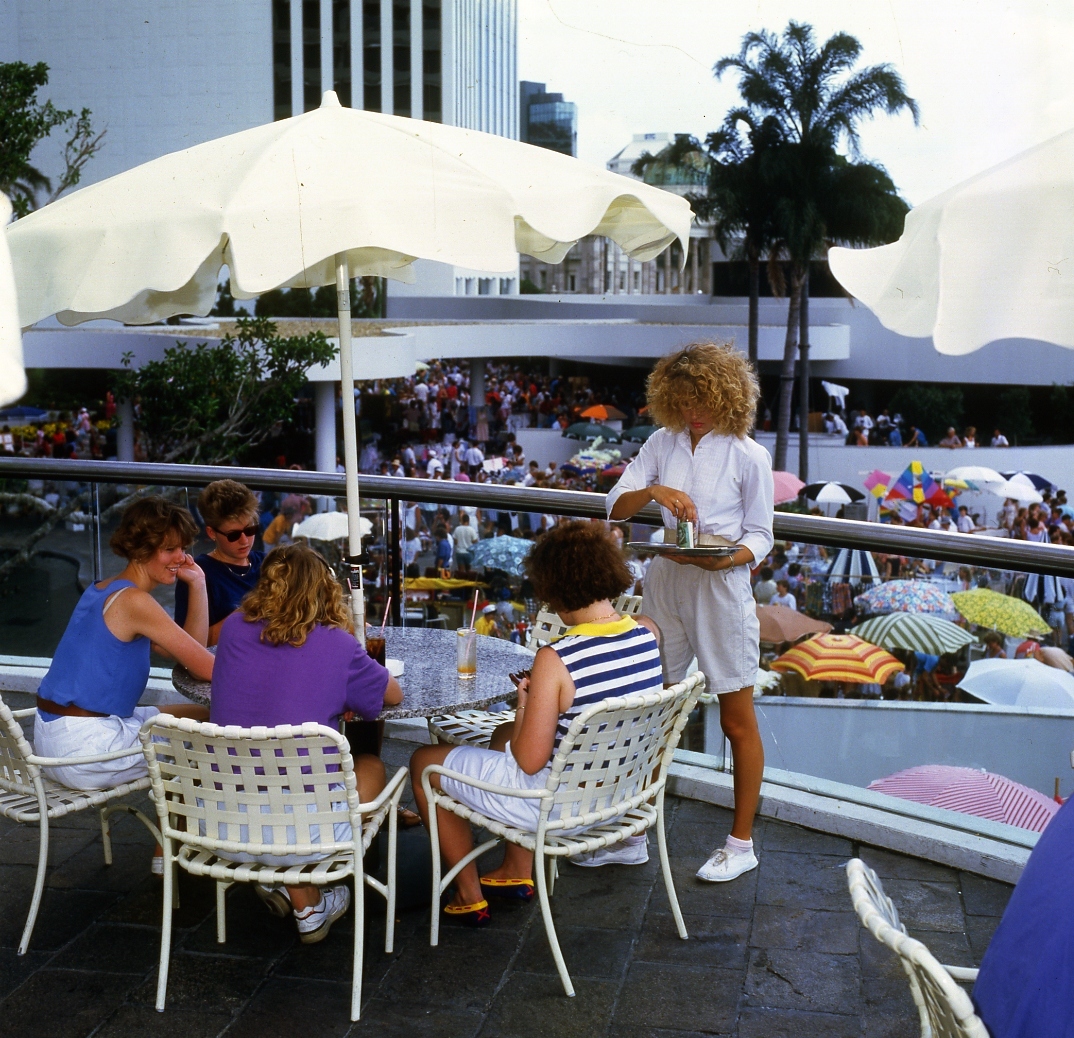 Riverside Centre Outdoor Dining - 1986