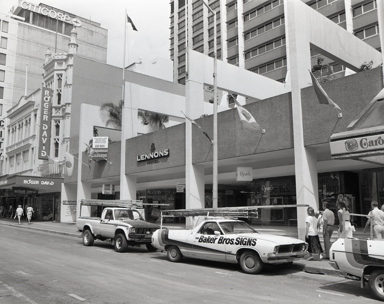 Lennons Hotel - Queen Street - 1987