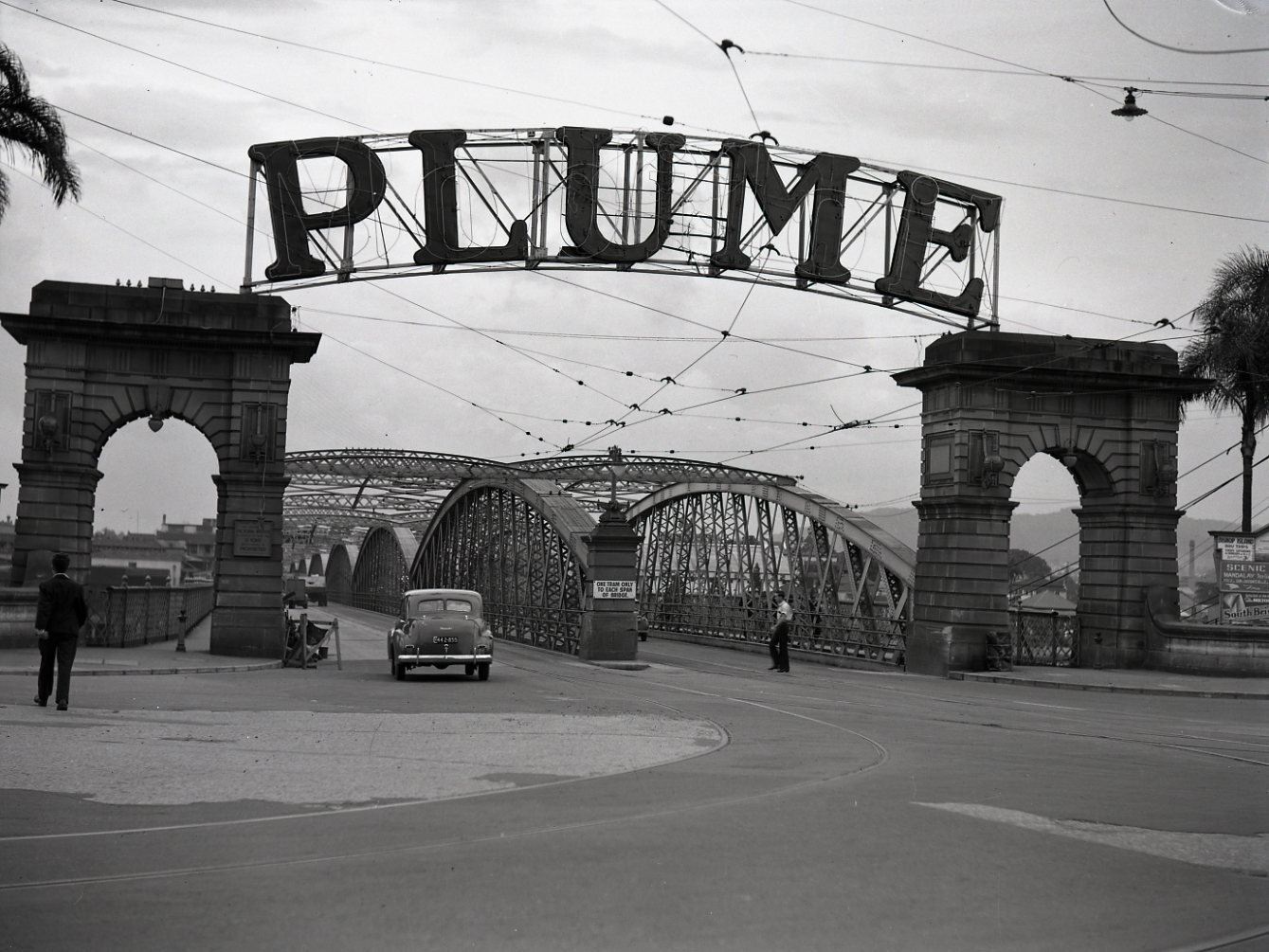 Northern approach to Victoria Bridge 1950