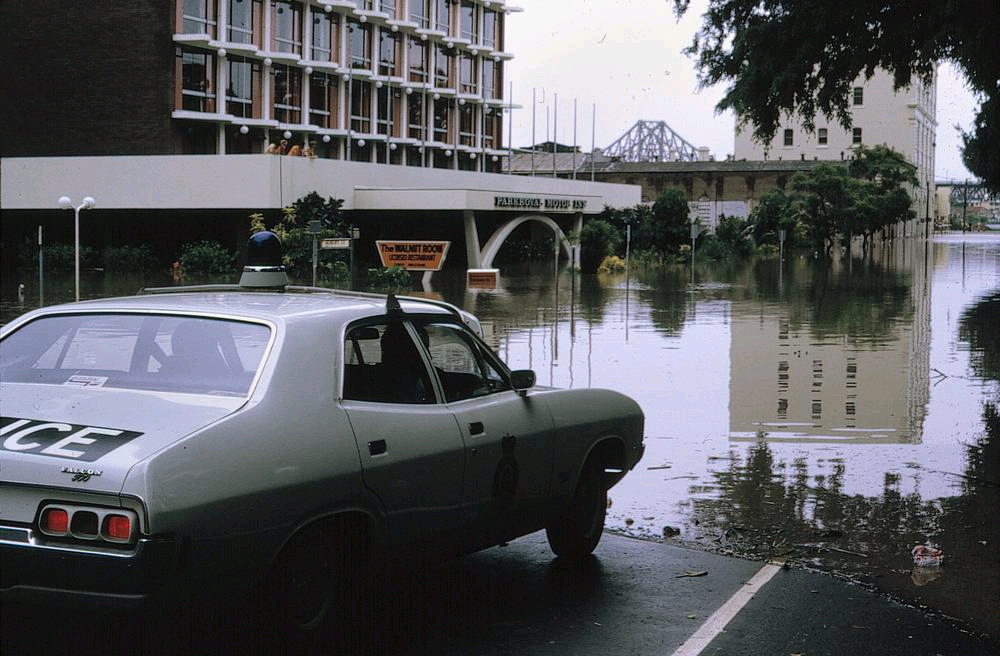 Police car on Alice Street - 1974 Flood