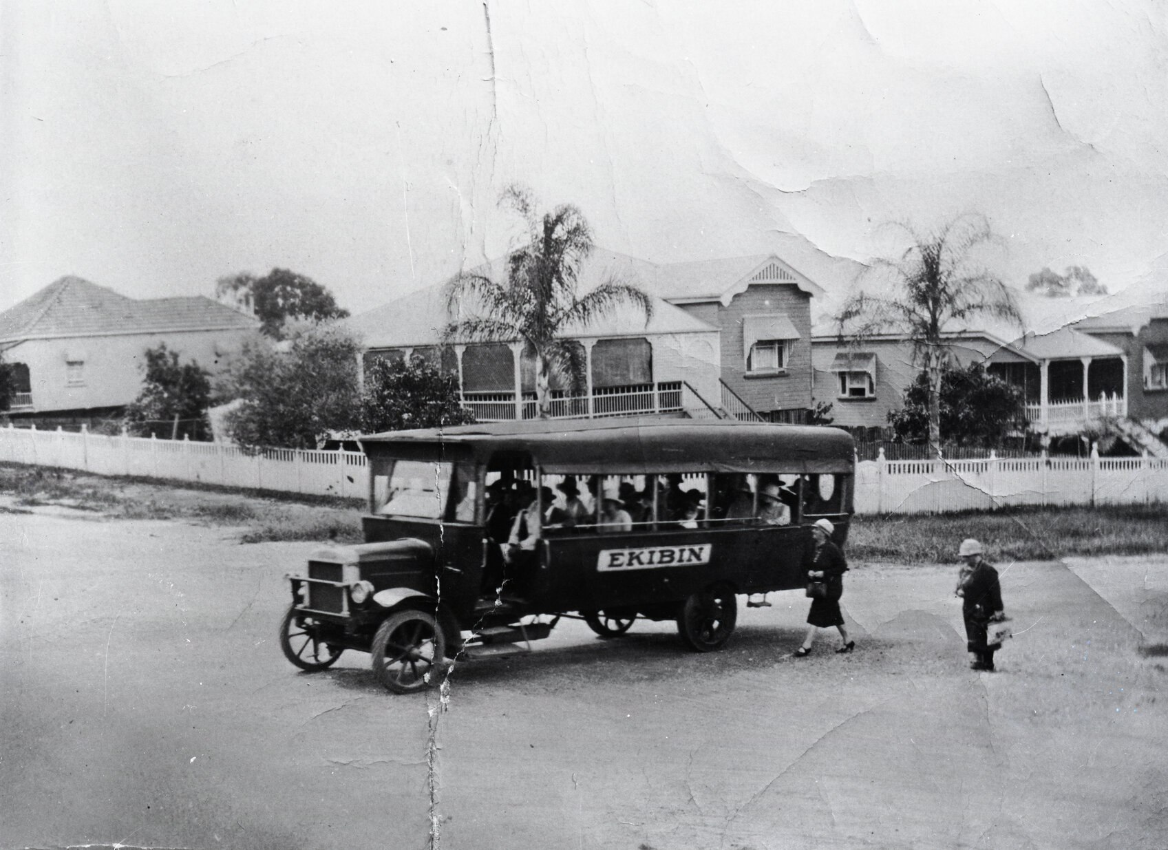 Tarragindi Motor Bus - c1920