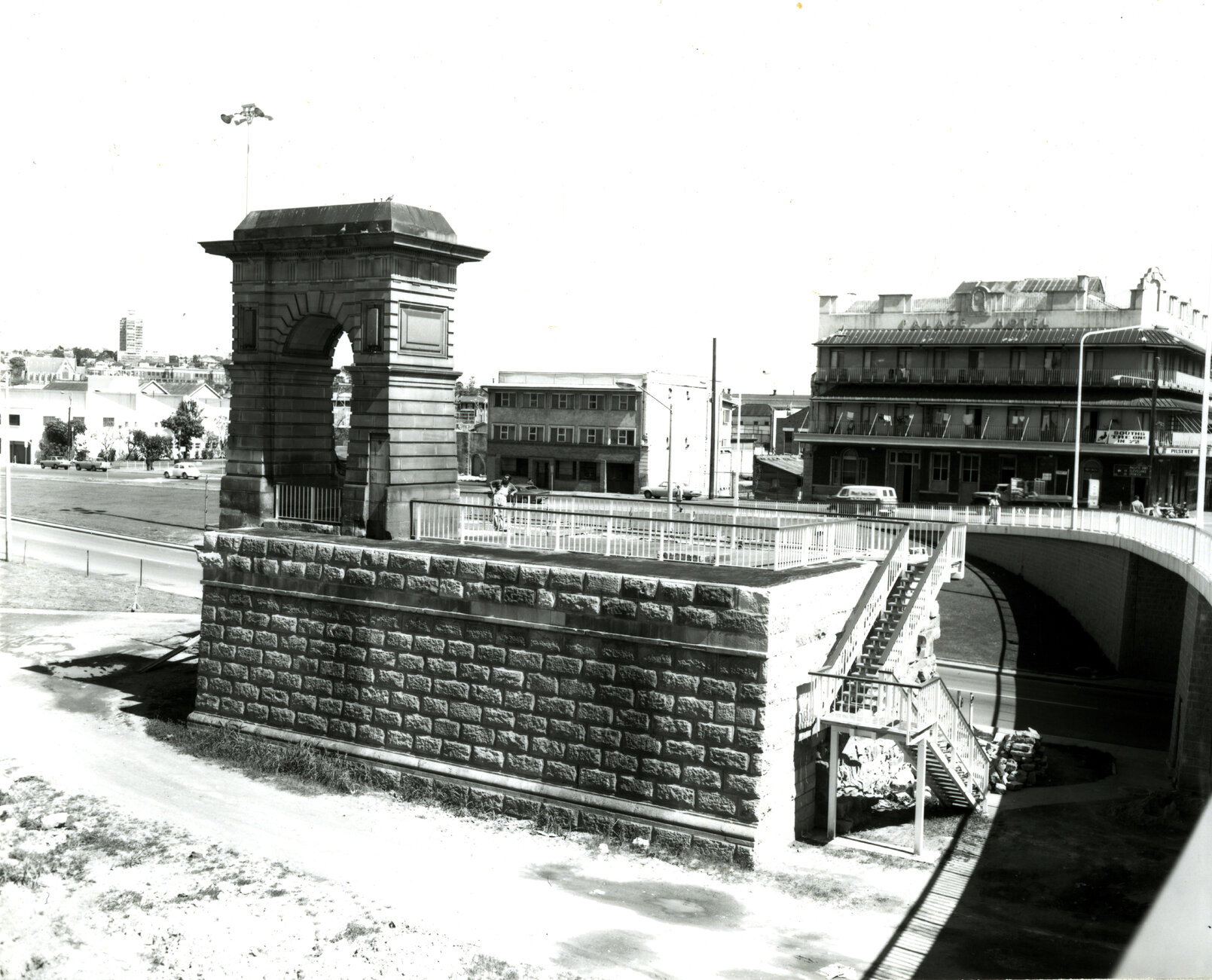 Memorial Arch of Old Victoria Bridge