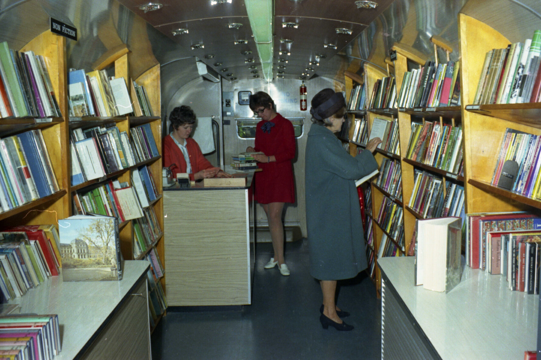 Mobile Library at Indooroopilly Shoppingtown - Indooroopilly, 1970