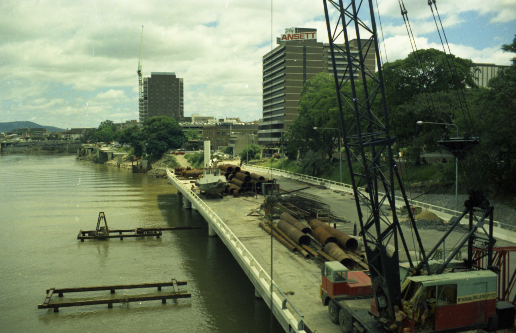Riverside Expressway under construction, Brisbane City - 1974