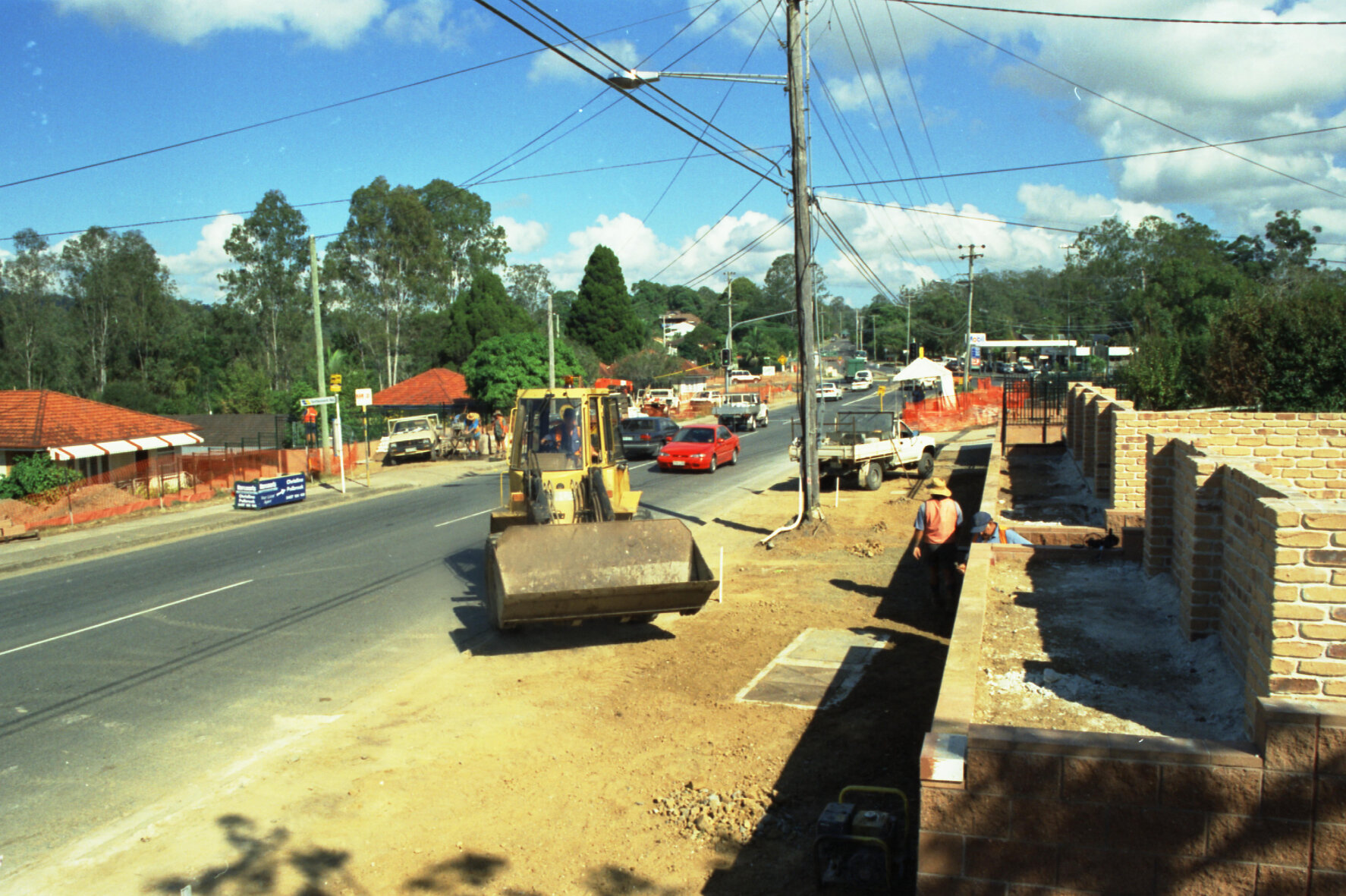 Shand Street Bridge under construction over Enoggera Creek, now Grinstead Park, Stafford - 1974