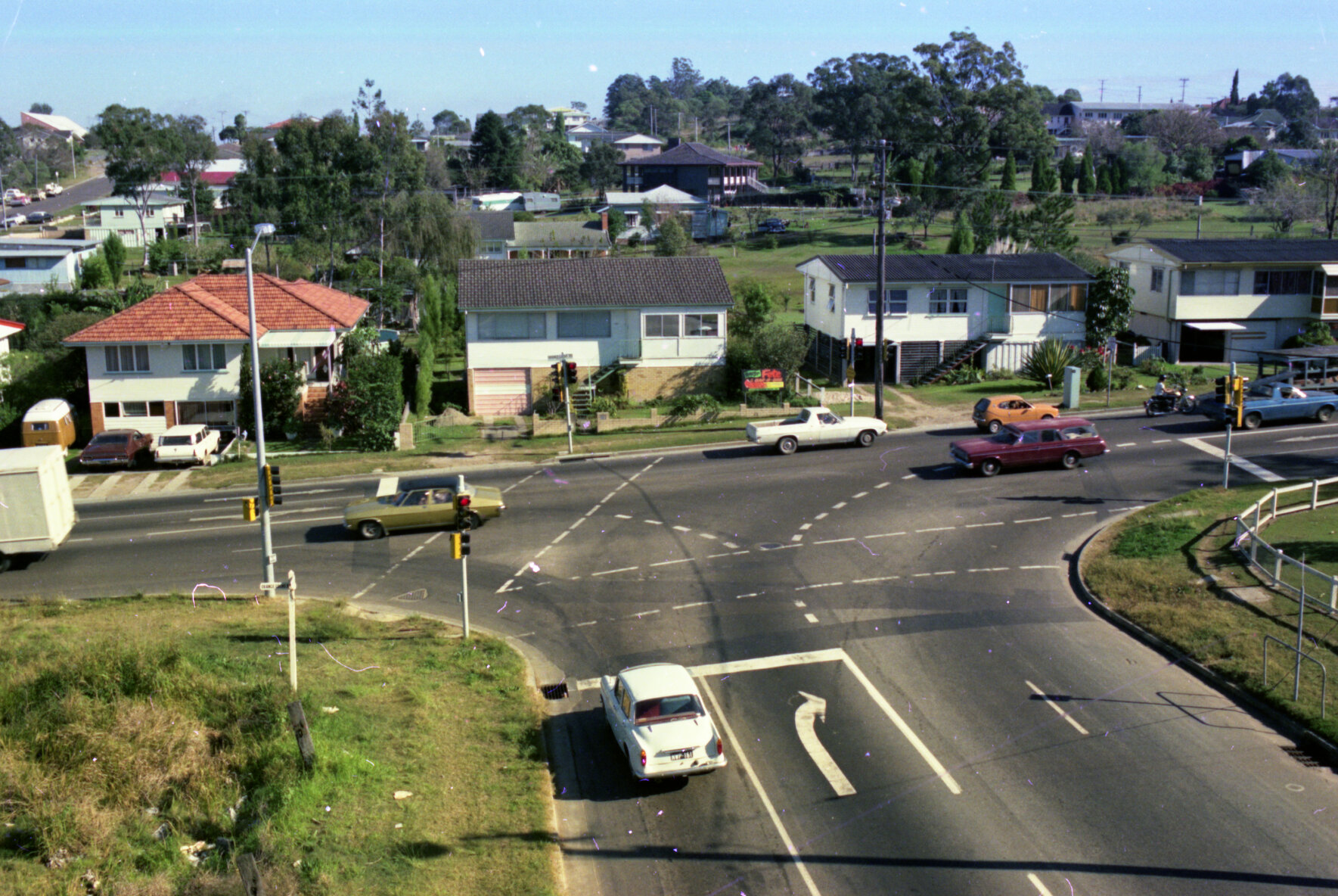 New traffic lights - corner Orange Grove and Kessels Roads, Salisbury - 1976