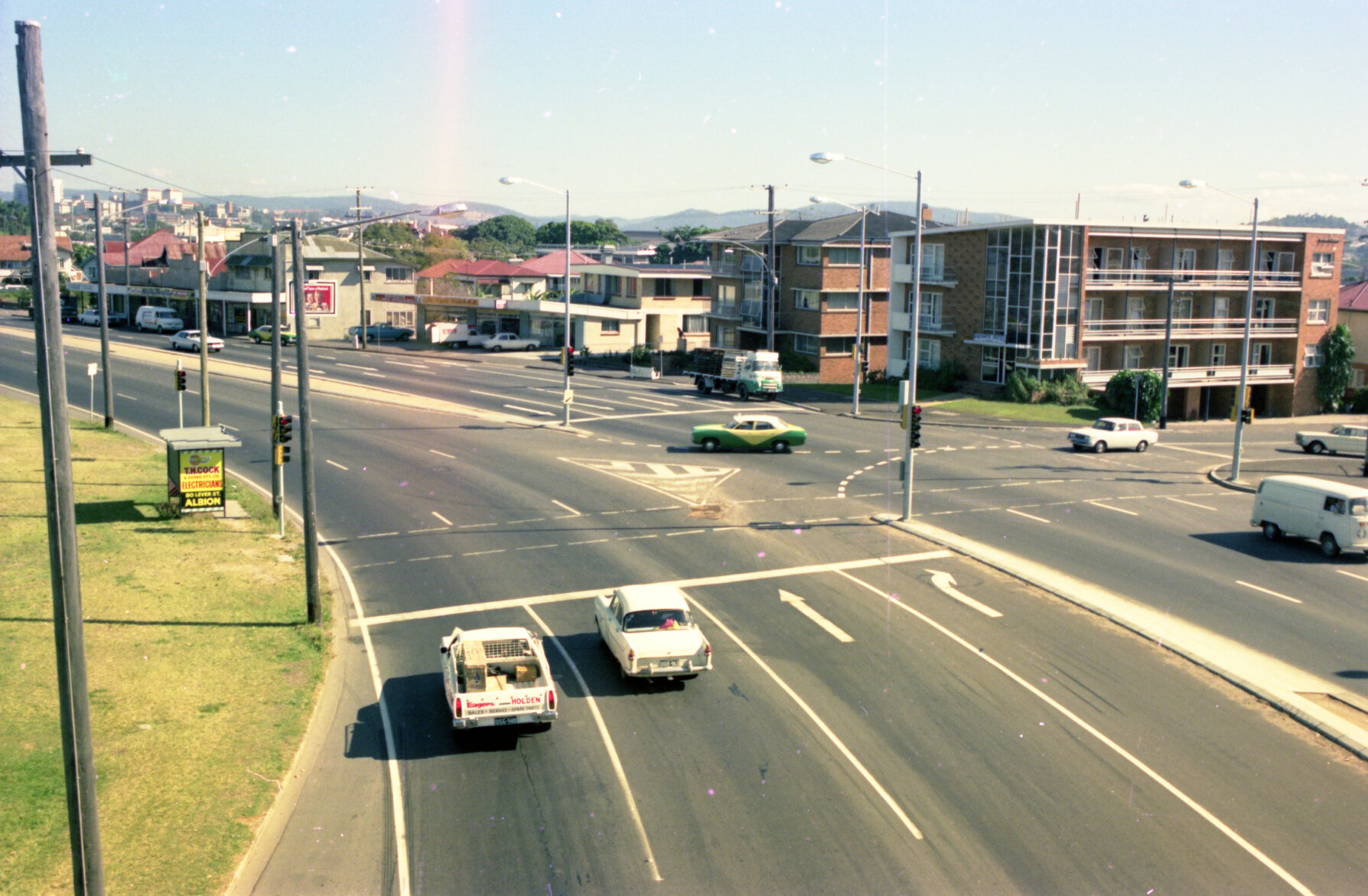 New traffic lights - corner Kingsford Smith Drive and Cooksley Street - Hamilton - 1976