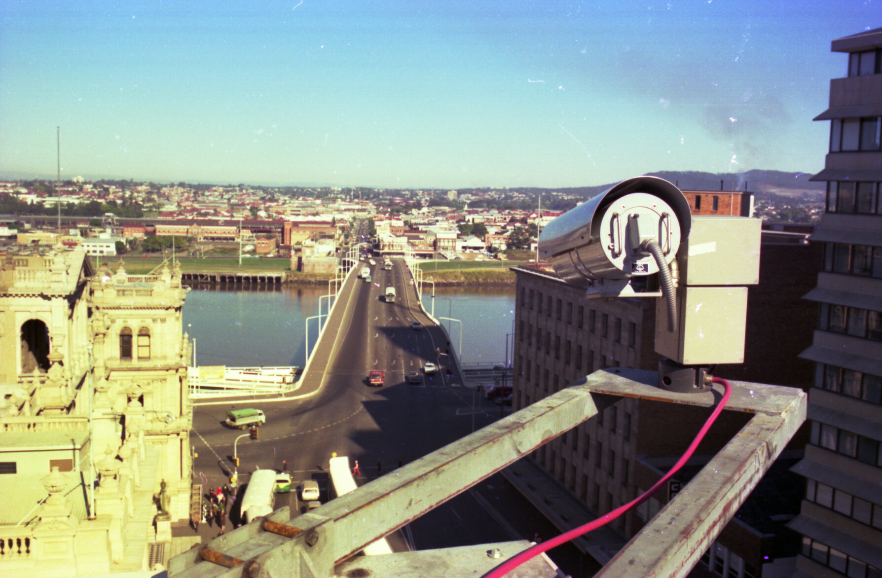 Victoria Bridge Traffic Control Monitor - Roof of the Bank of New South Wales, Brisbane City and South Brisbane - 1976