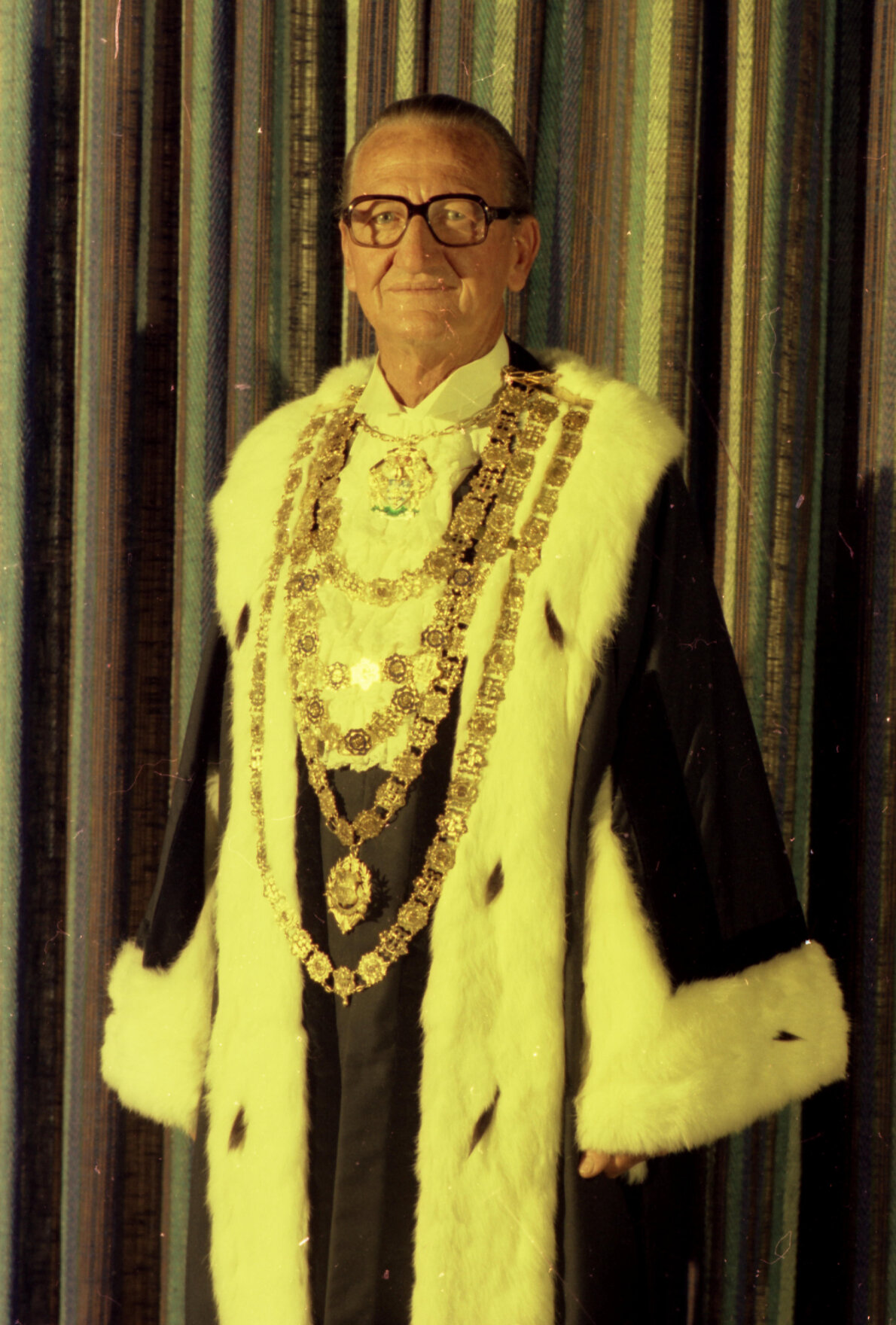 Formal portrait of Lord Mayor Frank Sleeman in robes and collar - 1977