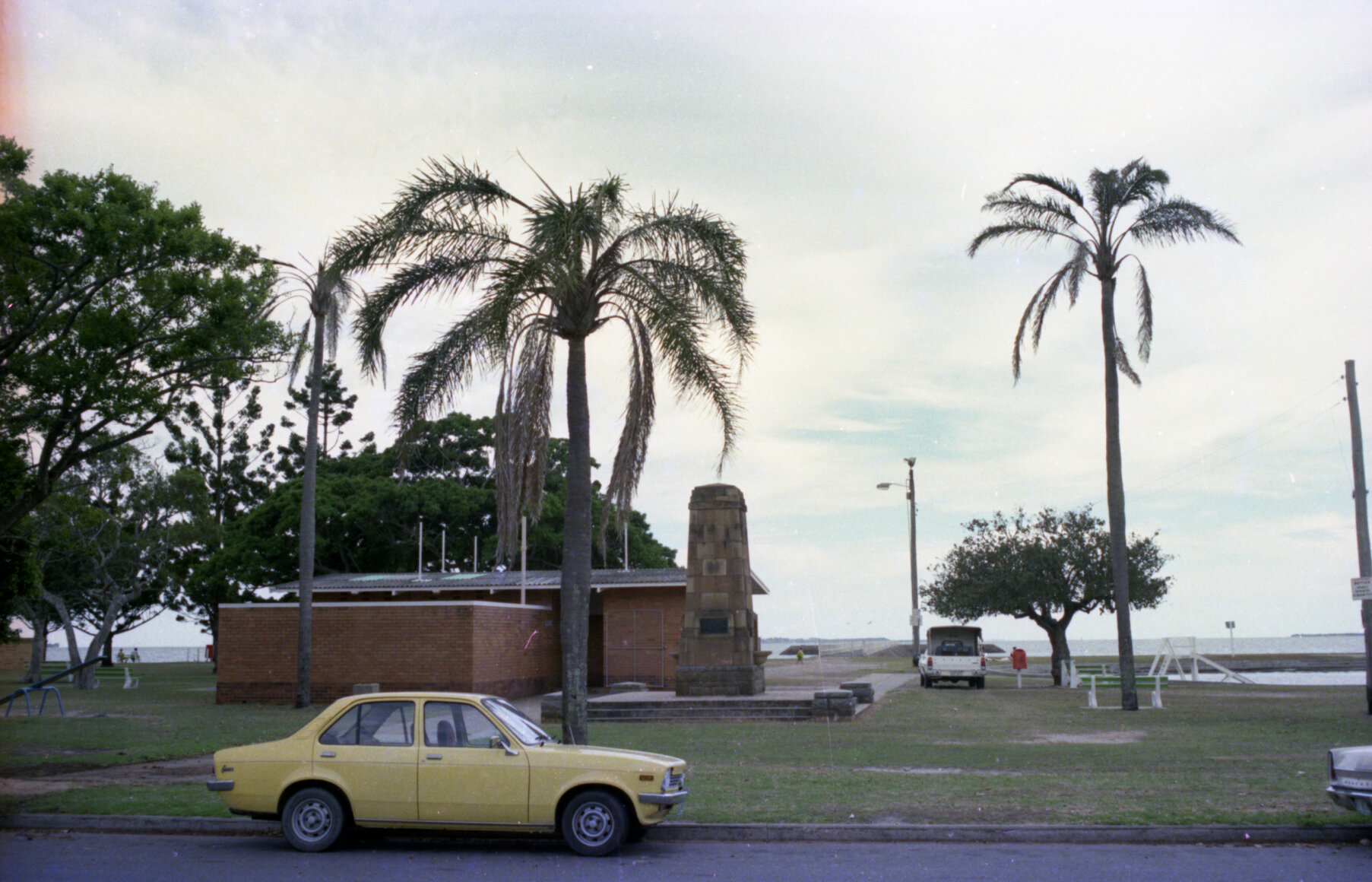 Public toilets and Walter Henry Barnes Memorial on Wynnum Esplanade - 1980