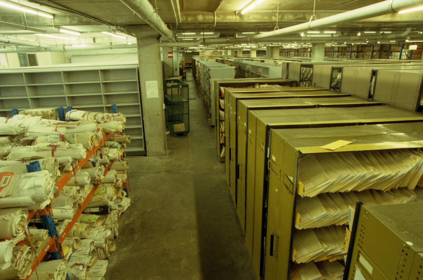 Council record storage facility in the Teneriffe woolstores on Macquarie Street - 2002