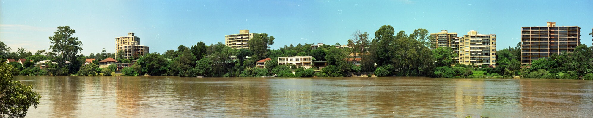 Riverfront properties in St Lucia between Brisbane to Sandford Street viewed from Orleigh Park - 1999