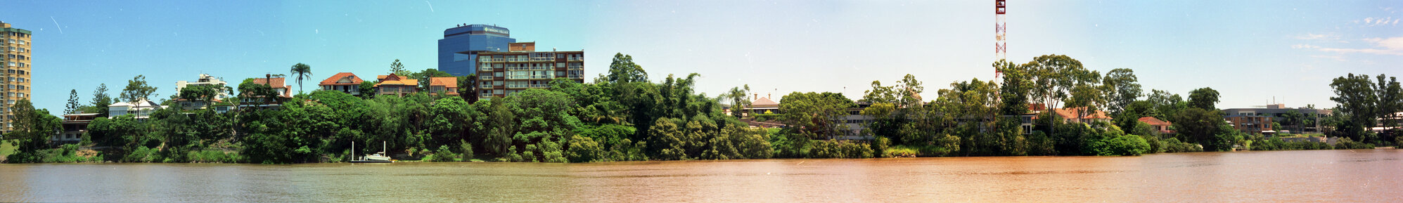 Riverfront properties in Toowong between Archer Street and Glen Road from Orleigh Park - 1999