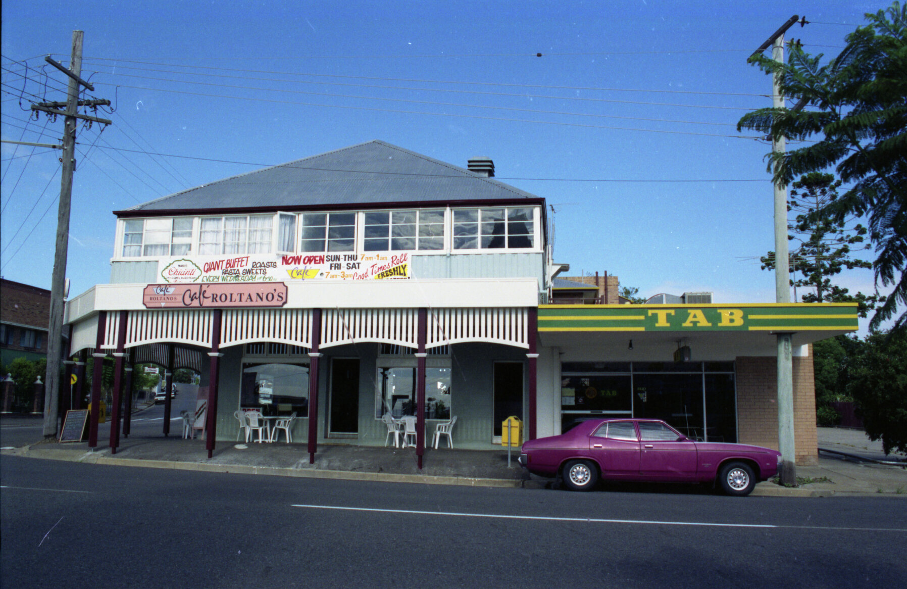 Caf&eacute; Roltandos on Cambridge Parade and Stratton Terrace corner, Manly - 1991