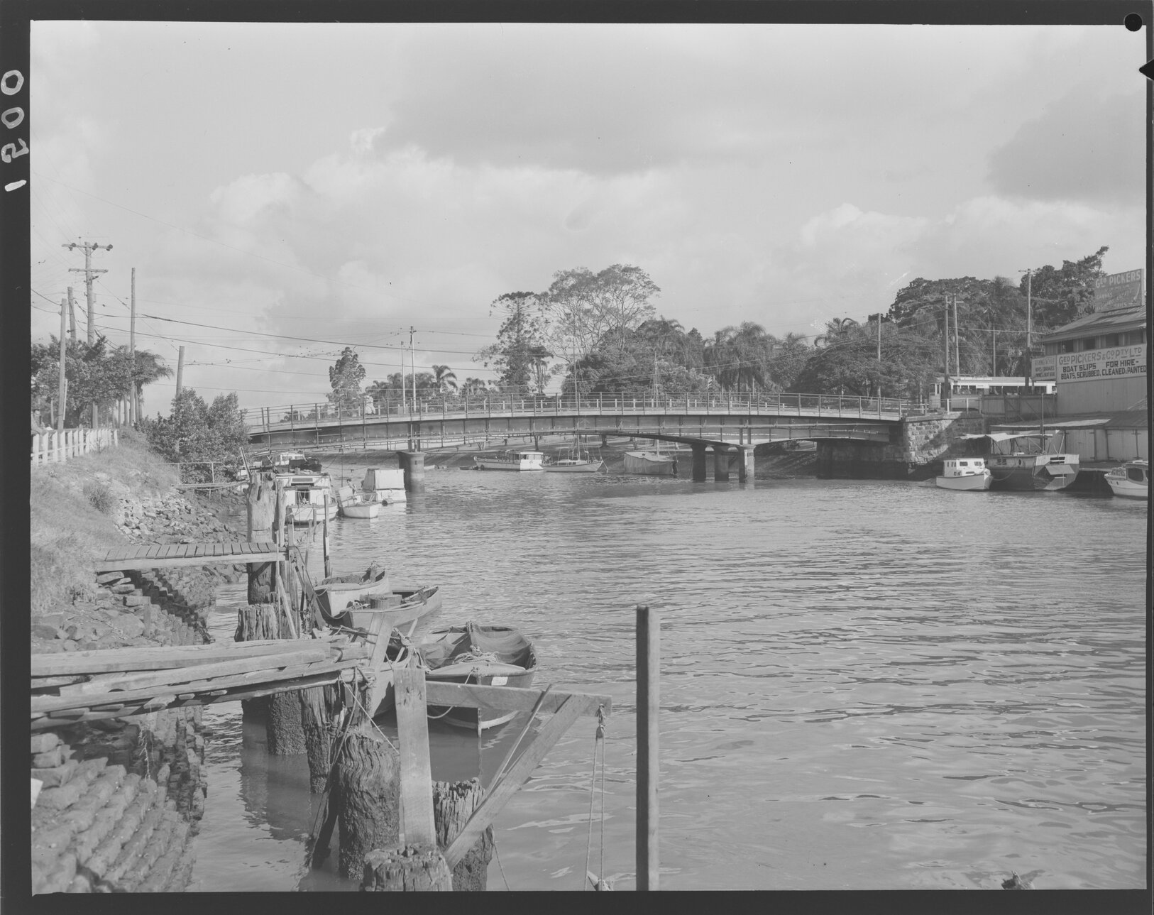 Breakfast Creek bridge with boats, jetties, and George Pickers &amp; Co, Newstead - 1951