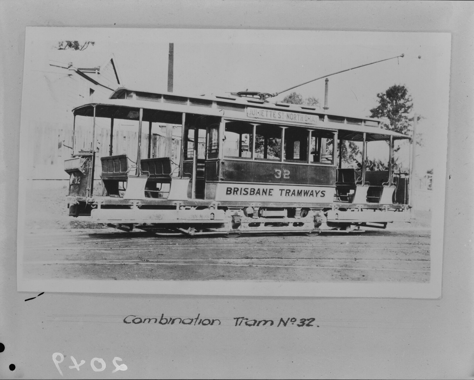 Exterior combination Tram No. 32