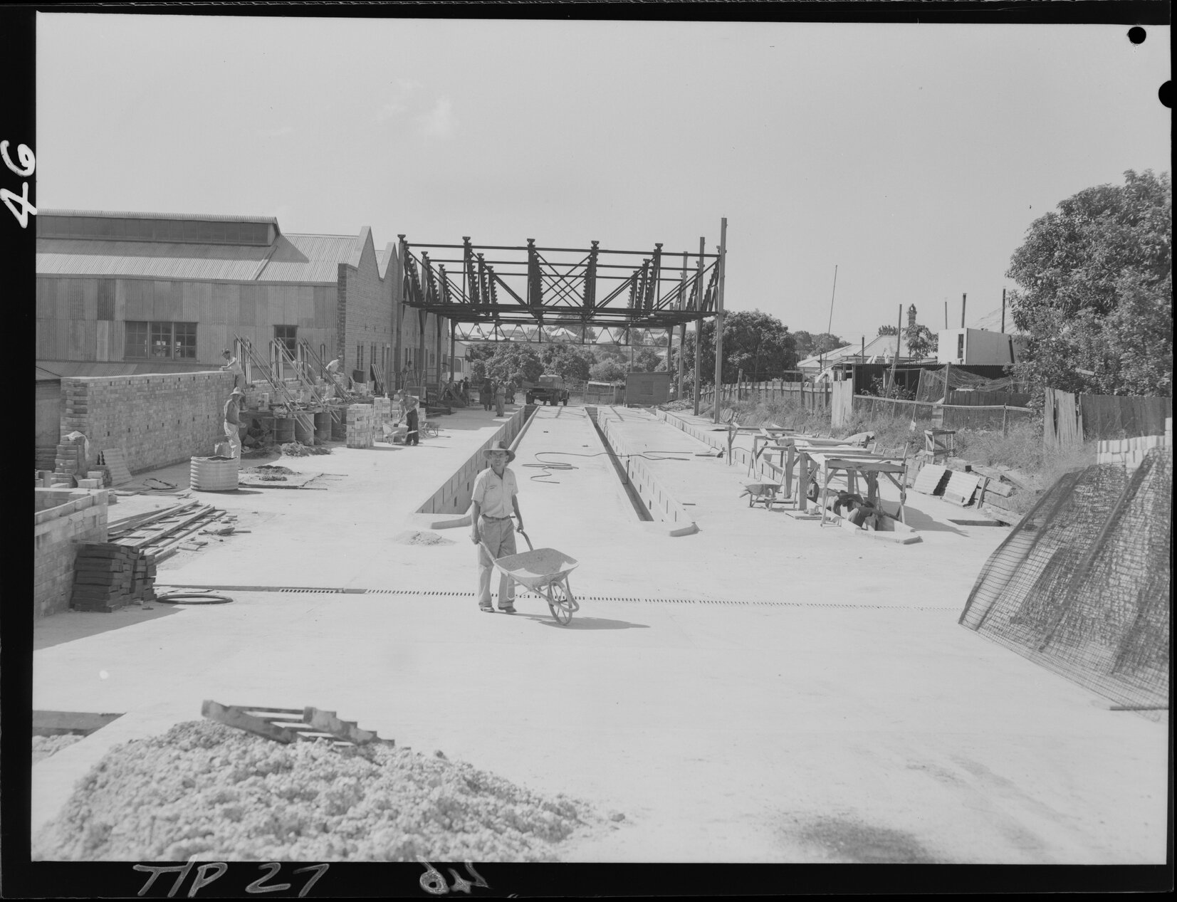 Ipswich Road bus depot under construction, Annerley - 1949