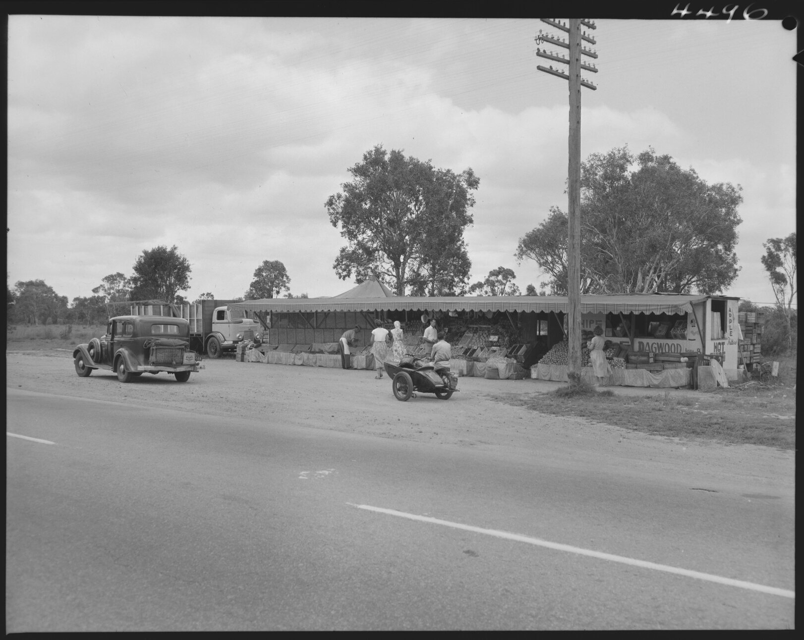 Roadside stalls, Sandgate Road - 1954