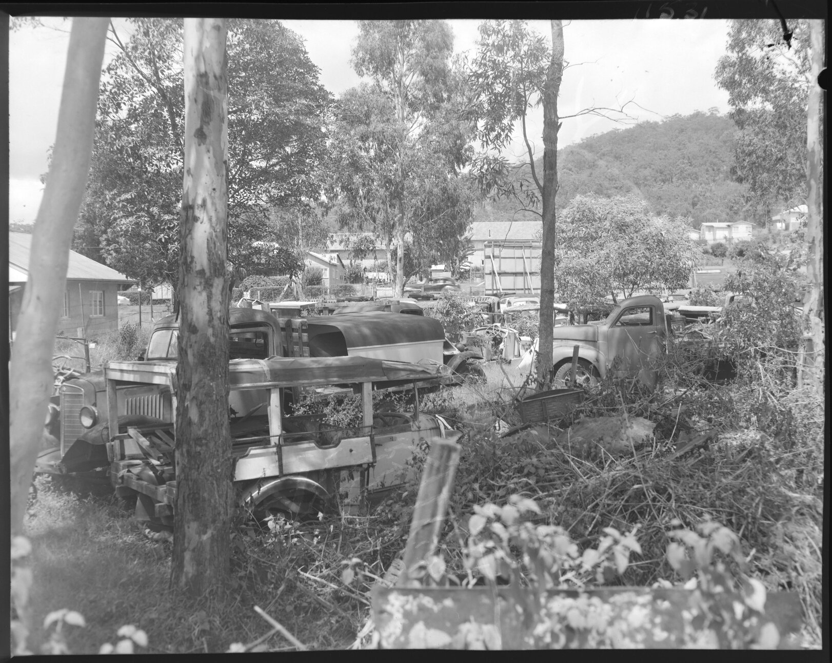 Car junkyard near the foot of Mt Gravatt owned by W Woods - 1959