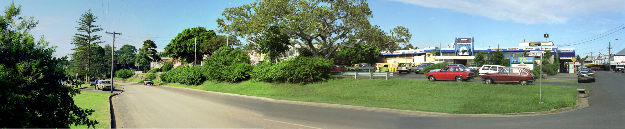 Royal Esplanade, Cambridge Parade and The Esplanade intersection - Manly - 1991