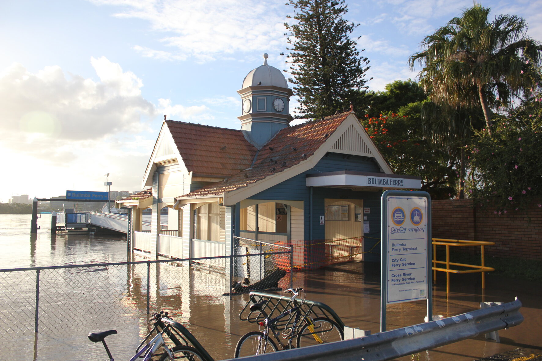 Bulimba ferry terminal under floodwaters - 2011