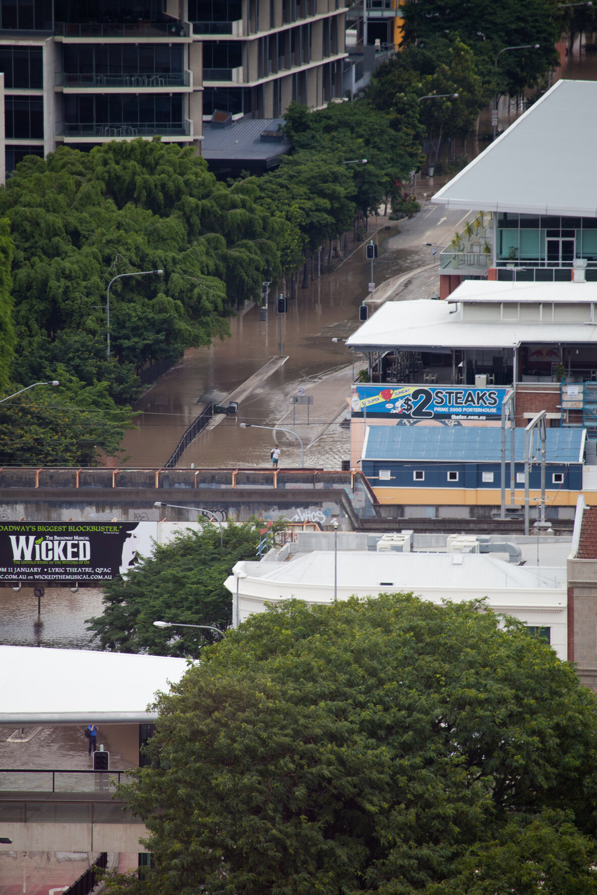 Floodwaters on Melbourne Street, South Brisbane - 2011