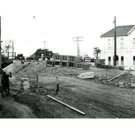 Construction of new railway bridge. - Toowong.
