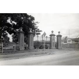 Yeronga Memorial Park Entrance Gates - Park Road - Yeronga - 1961