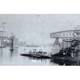 Indooroopilly Ferry Crossing Near Albert Railway Bridge