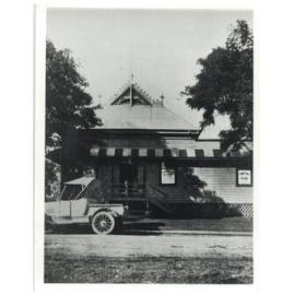 Wynnum Town Council Shire Hall in Tingal Rd, 1921