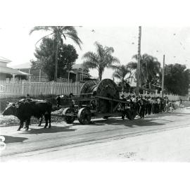 Laying Underground Electricity Wires in Wynnum Road - Norman Park - 1925