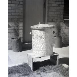 Rubbish Bin with Lid - Ashgrove - 1949